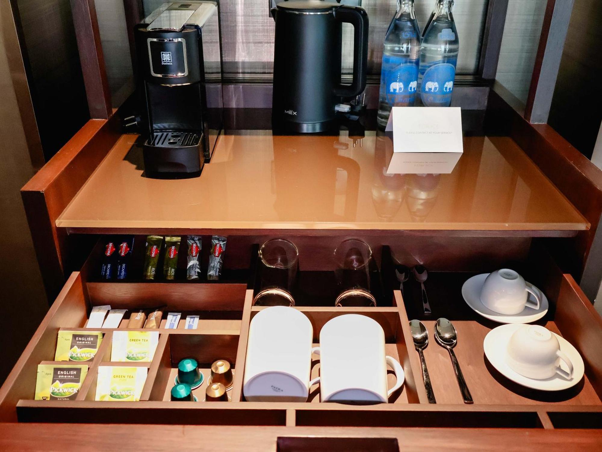 Courtyard By Marriott Bangkok Suvarnabhumi Airport Buitenkant foto