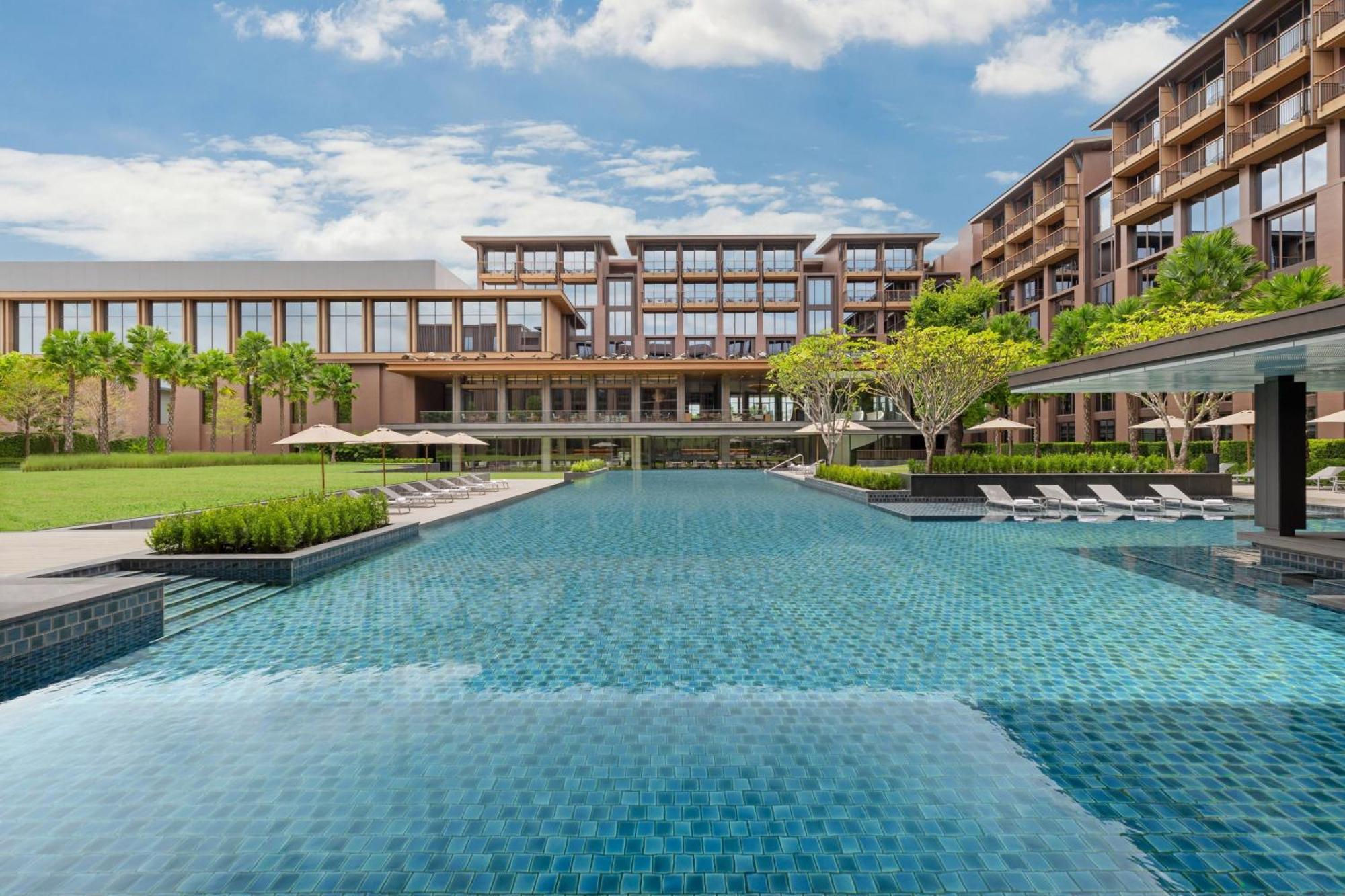 Courtyard By Marriott Bangkok Suvarnabhumi Airport Buitenkant foto