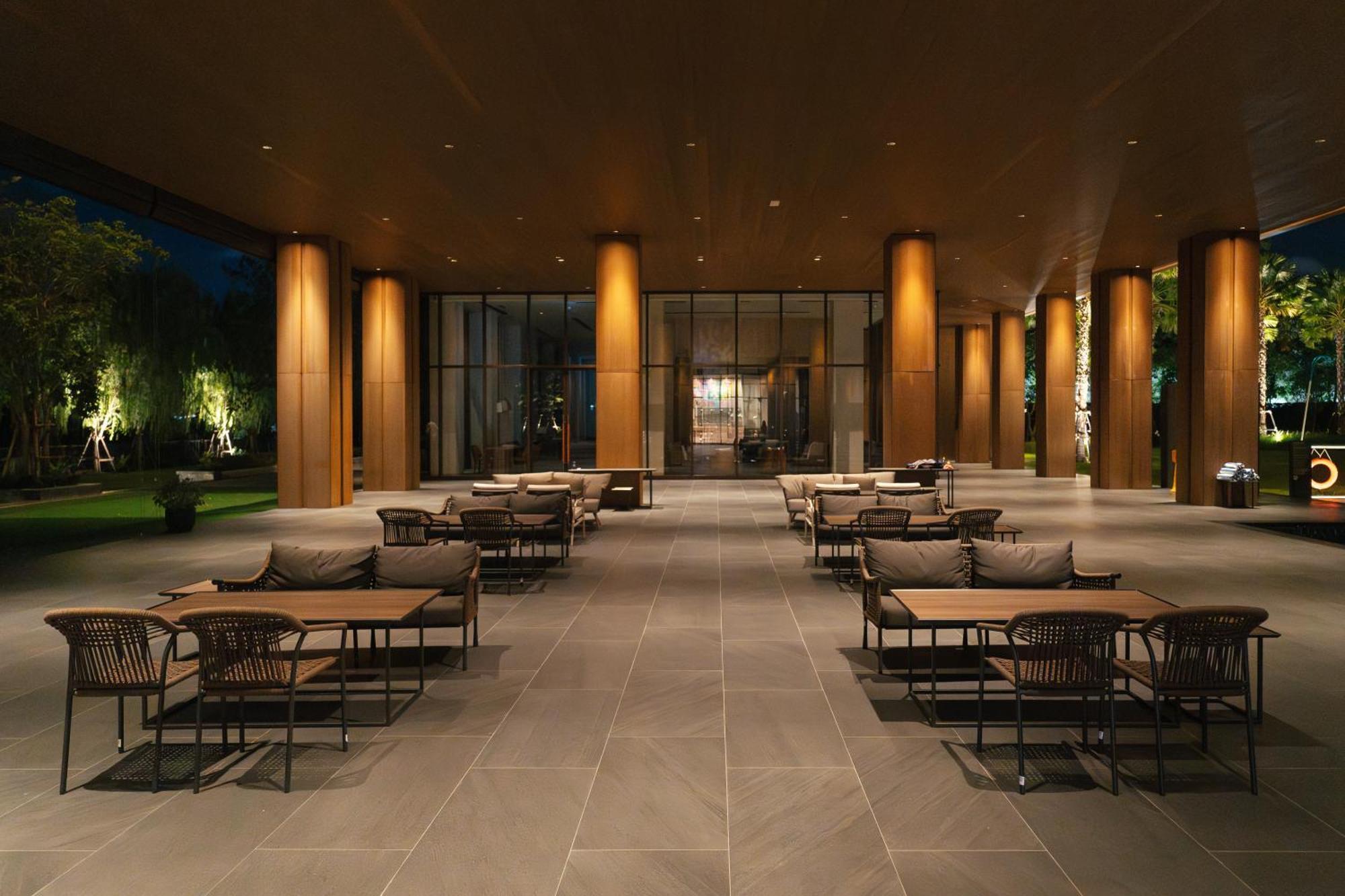 Courtyard By Marriott Bangkok Suvarnabhumi Airport Buitenkant foto