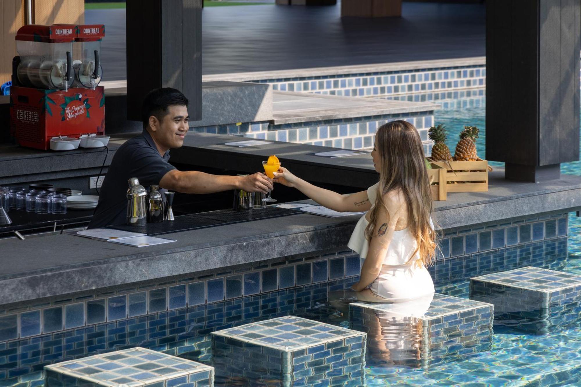 Courtyard By Marriott Bangkok Suvarnabhumi Airport Buitenkant foto