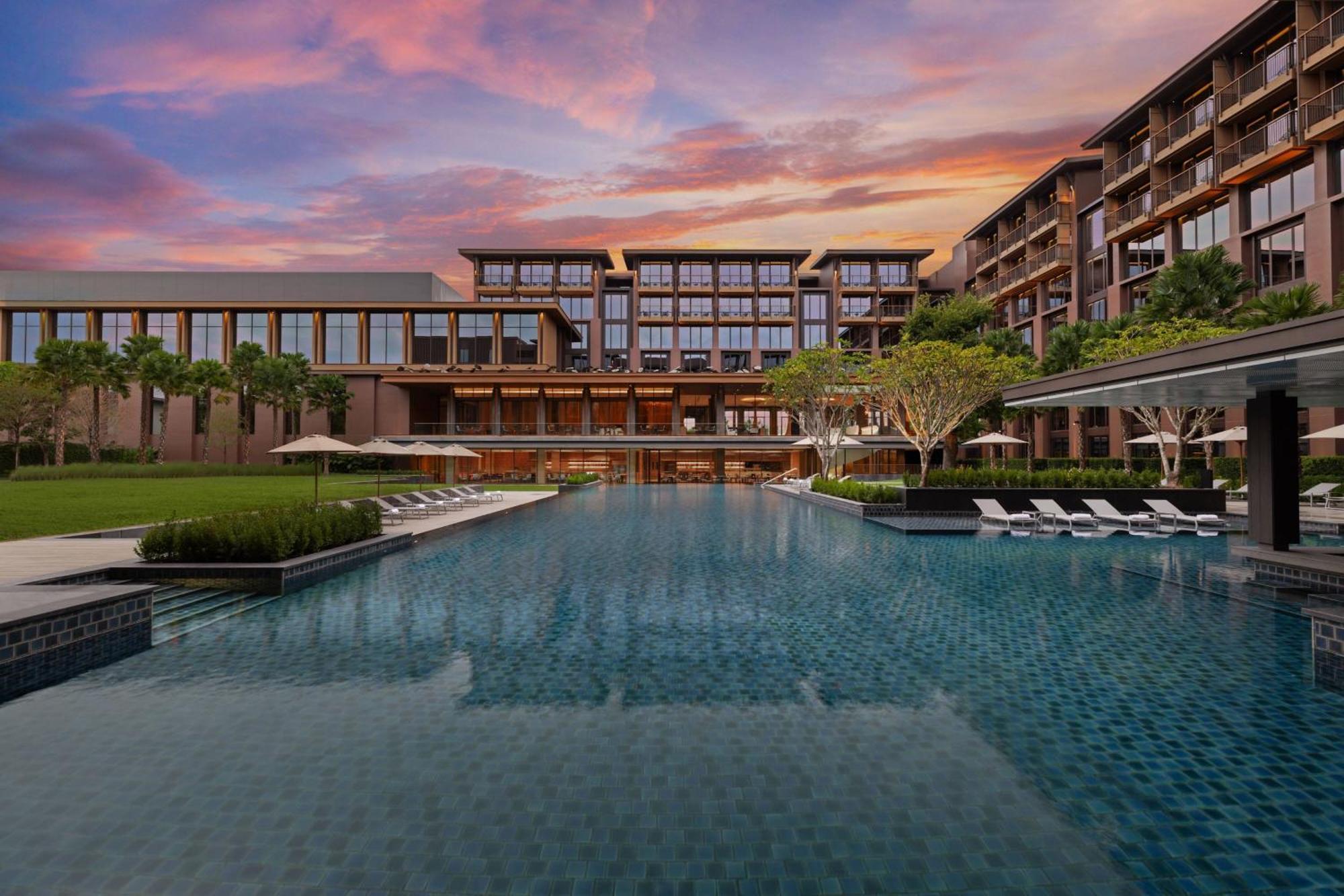 Courtyard By Marriott Bangkok Suvarnabhumi Airport Buitenkant foto